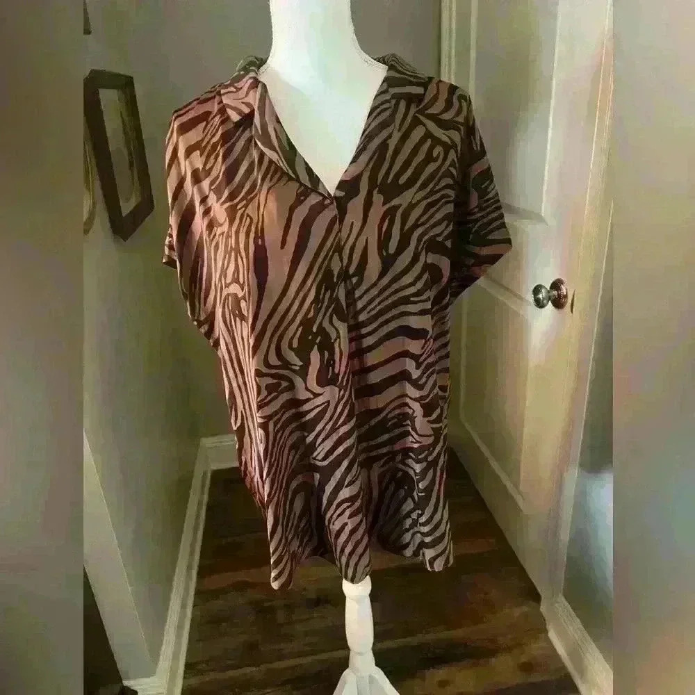 Joie Ladies Leopard Print blouse. XL shirt sleeve blouse v neck excellent cond - Picture 11 of 13